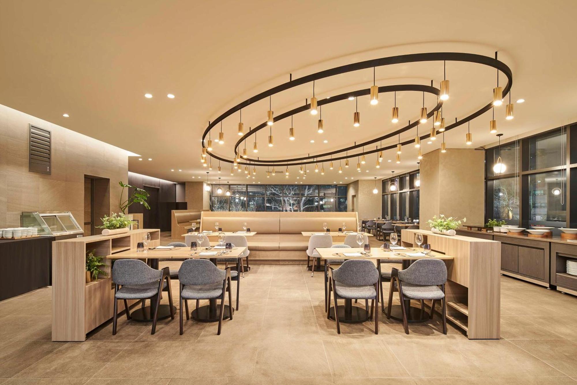Hilton Garden Gangnam 4*